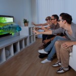 Familie ser 3D film på TV
