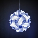 Designer lampe hænger fa loftet
